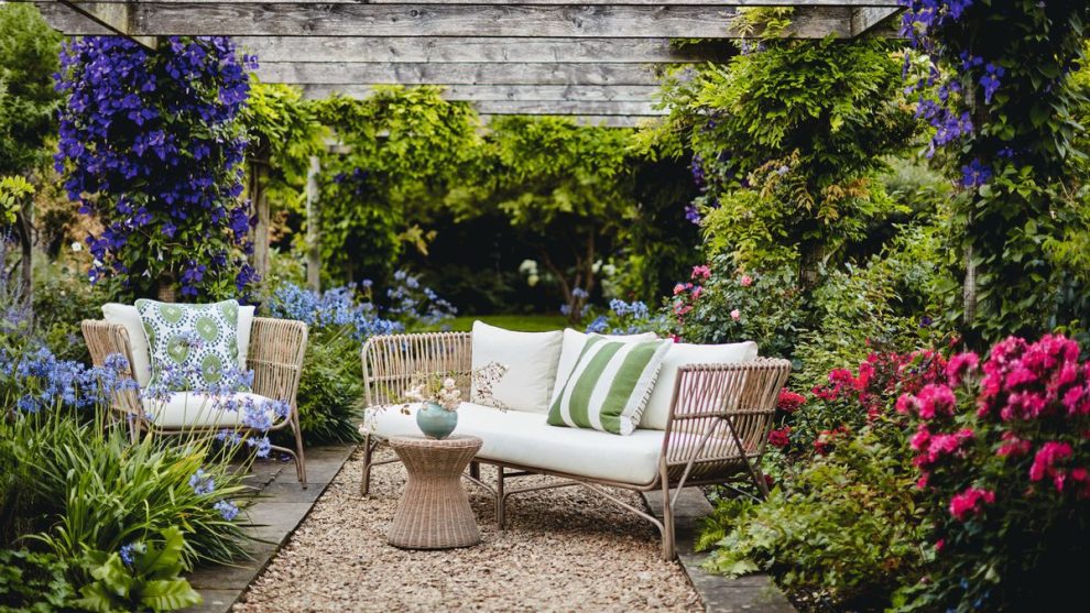 Pros and cons of the best materials for outdoor furniture | Gardeningetc